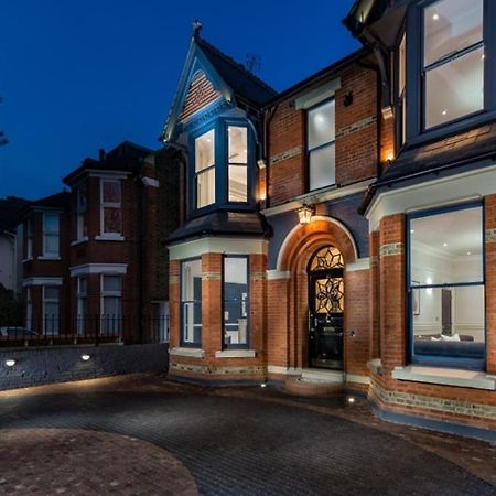 Dream House London With Gym, Cinema And Housekeeper Villa Ealing Exterior photo