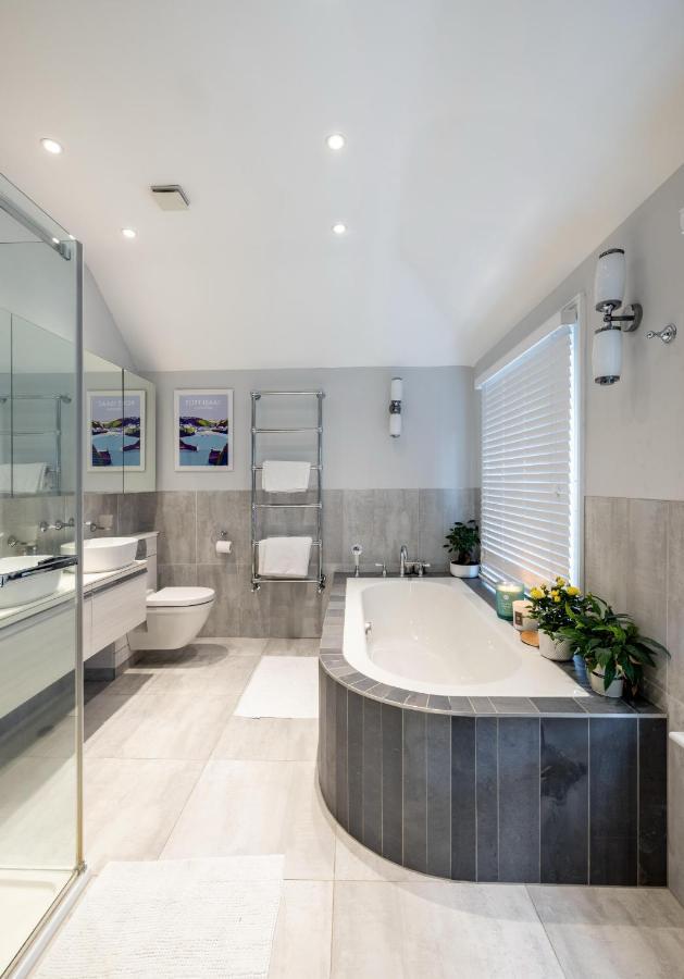 Dream House London With Gym, Cinema And Housekeeper Villa Ealing Exterior photo